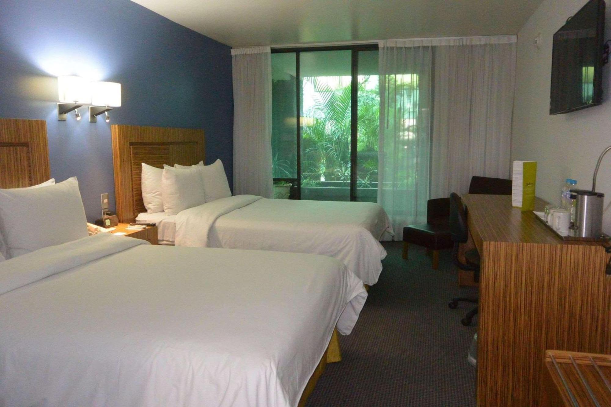 Double Room Two Double Beds Garden View Non-Smoking,1499081143:JPEG